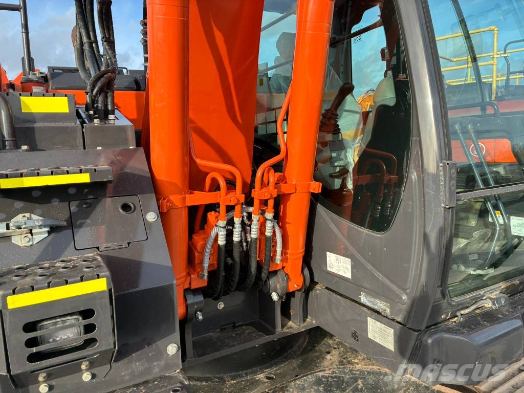 Hitachi ZX 135 US-7 Crawler excavators