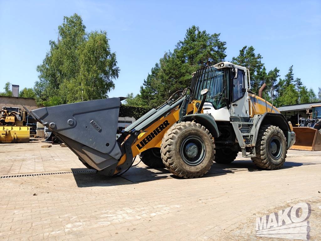 Liebherr L546 لوادر بعجل