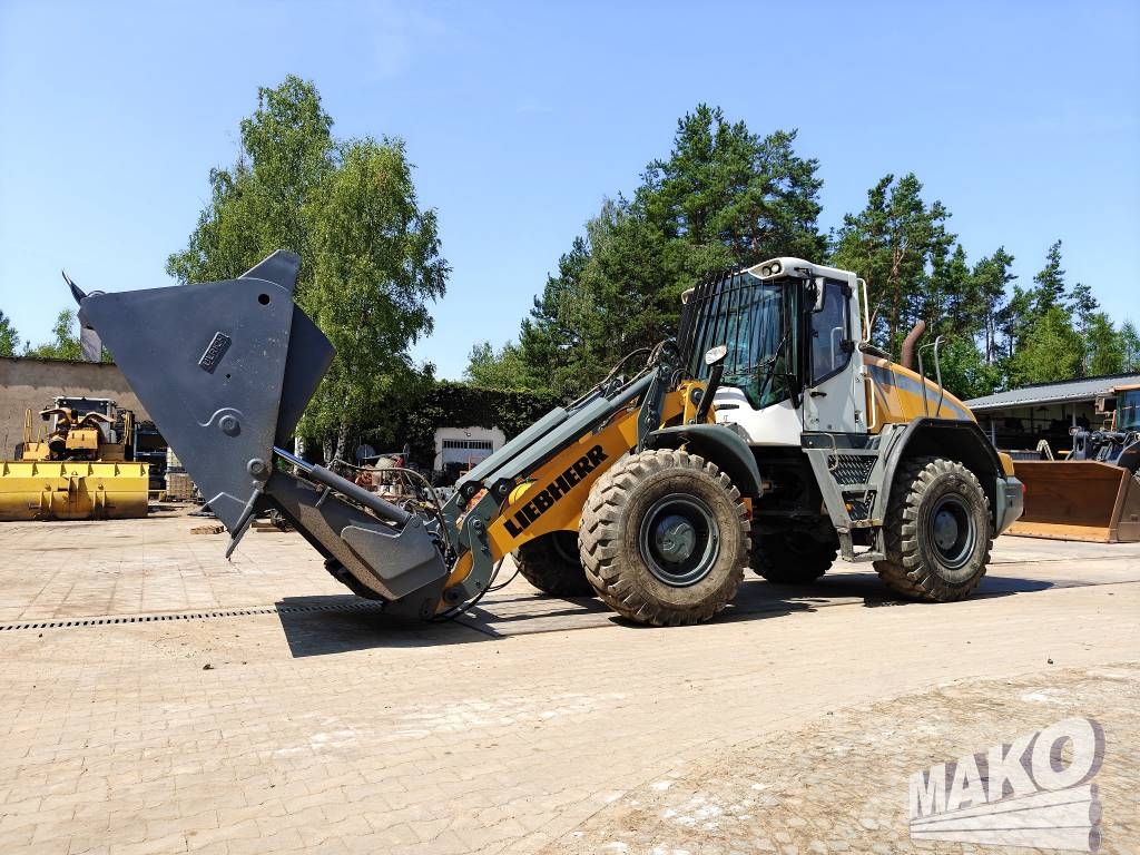 Liebherr L546 لوادر بعجل