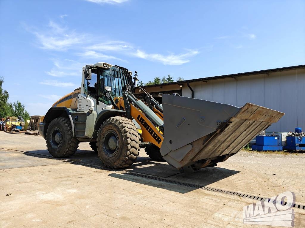Liebherr L546 لوادر بعجل