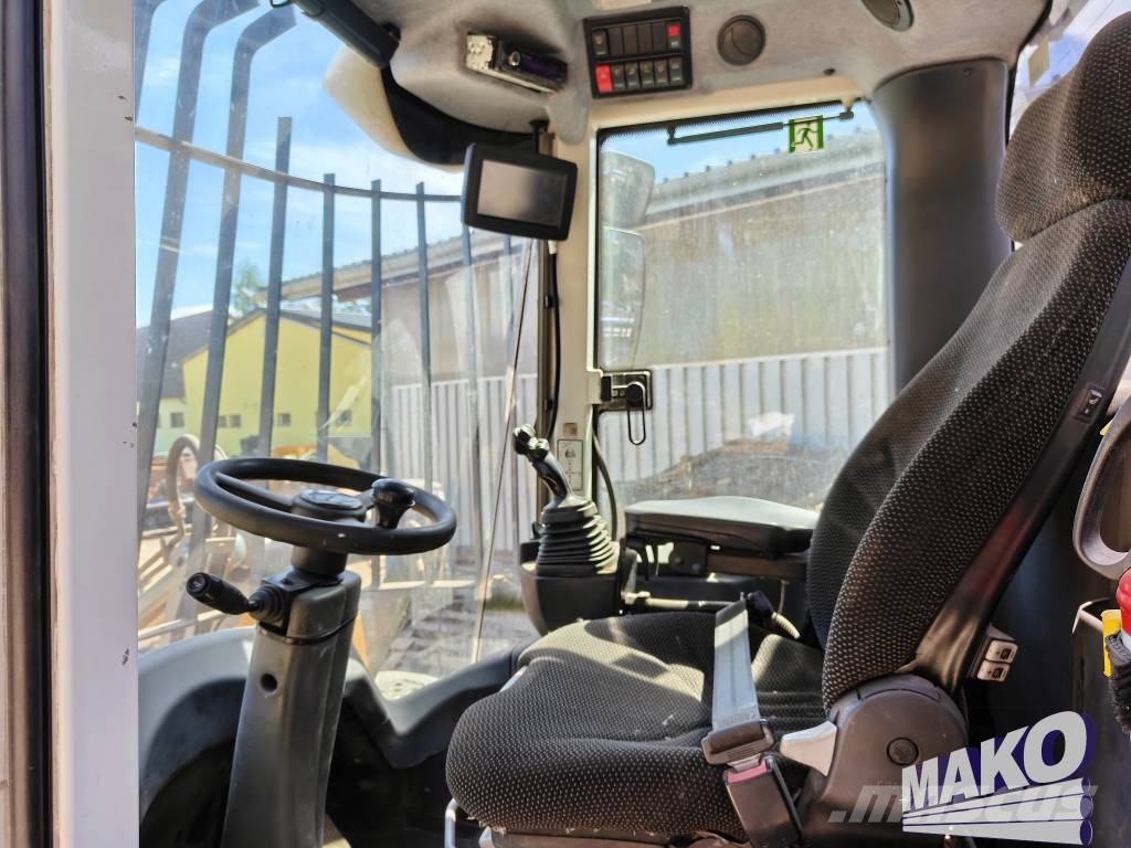 Liebherr L546 لوادر بعجل