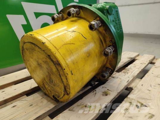 John Deere 6175M (755061006619) portal axle Transmisijos