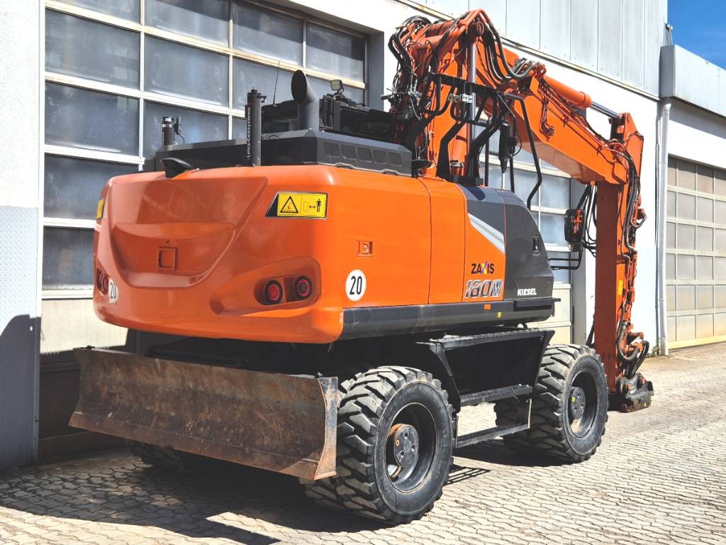Hitachi ZX 180 W-7 Lastik tekerli ekskavatörler