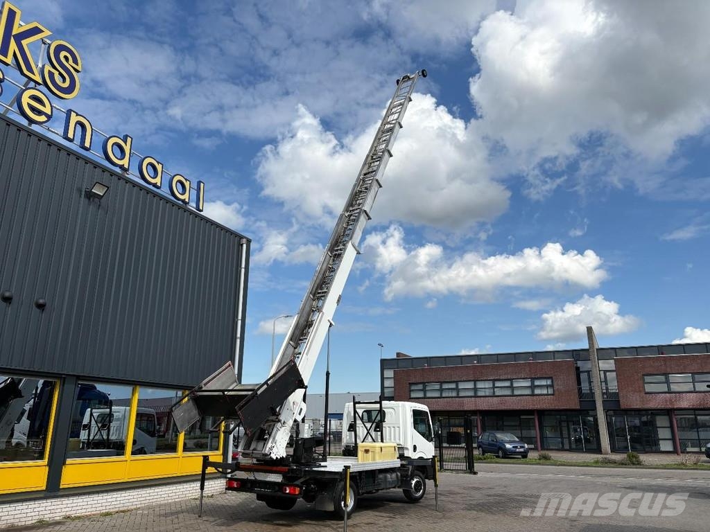 Nissan NT400 + 29 METER LADDER + HYDROLIC + WORKS PERFECT Auto korvtõstukid