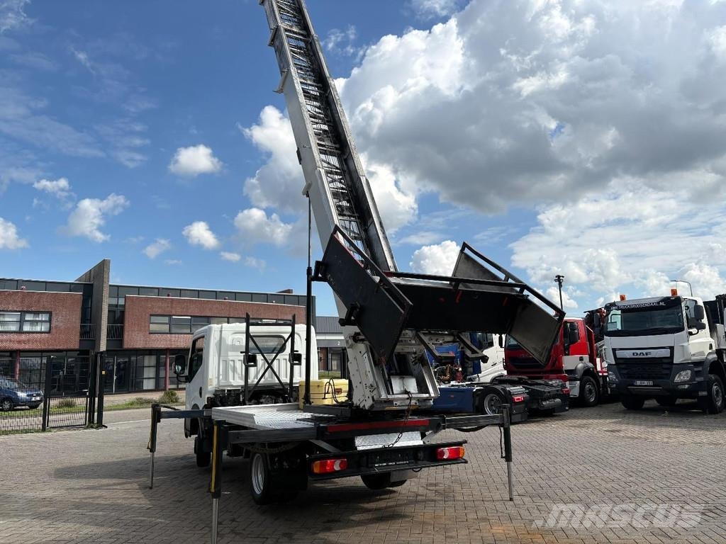 Nissan NT400 + 29 METER LADDER/MOVER + HYDROLIC + WORKS P Avtokošare