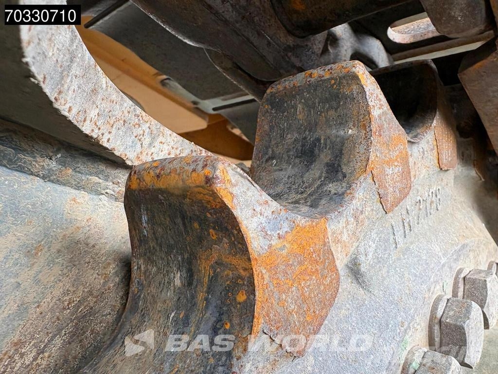 Liebherr R926 LC حفارات زحافة