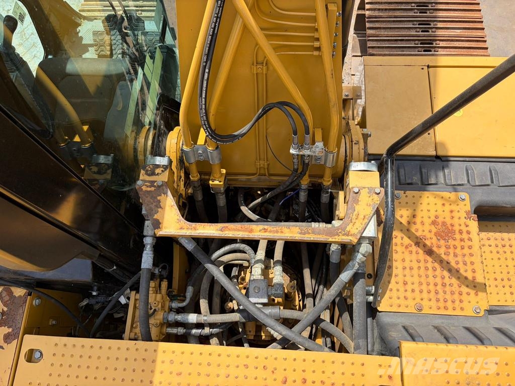 CAT 323 07A Long Reach Trible Ready حفارات زحافة