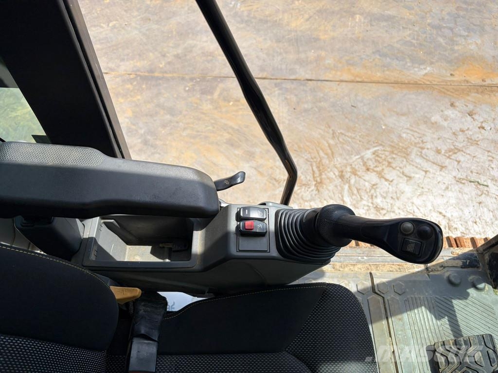 CAT 323 07A Long Reach Trible Ready حفارات زحافة