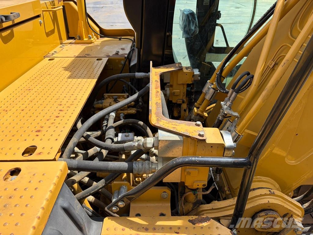 CAT 323 07A Long Reach Trible Ready حفارات زحافة