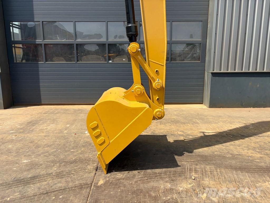 CAT 323 07A Long Reach Trible Ready حفارات زحافة