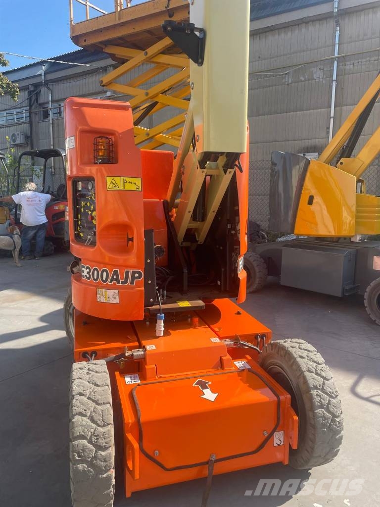 JLG E 300 AJP رافعات سلة مفصلية