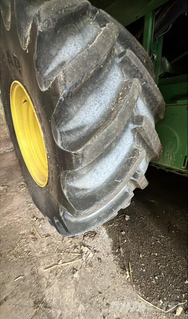 John Deere W540 Skurtreskere