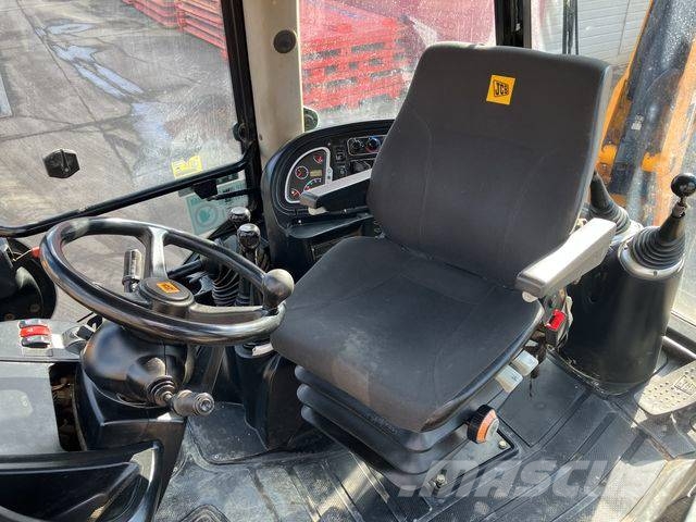 JCB 3 CX Backhoe loaders