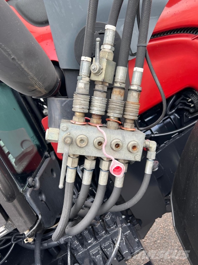 Valtra N 121 Advance etukuormaajalla Traktorer
