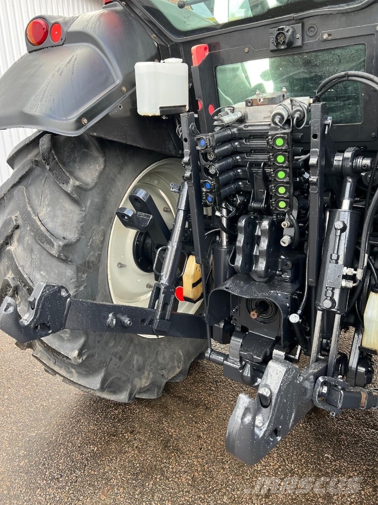 Valtra N 121 Advance etukuormaajalla Traktorer