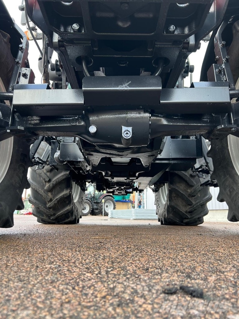 Valtra N 121 Advance etukuormaajalla Traktorer
