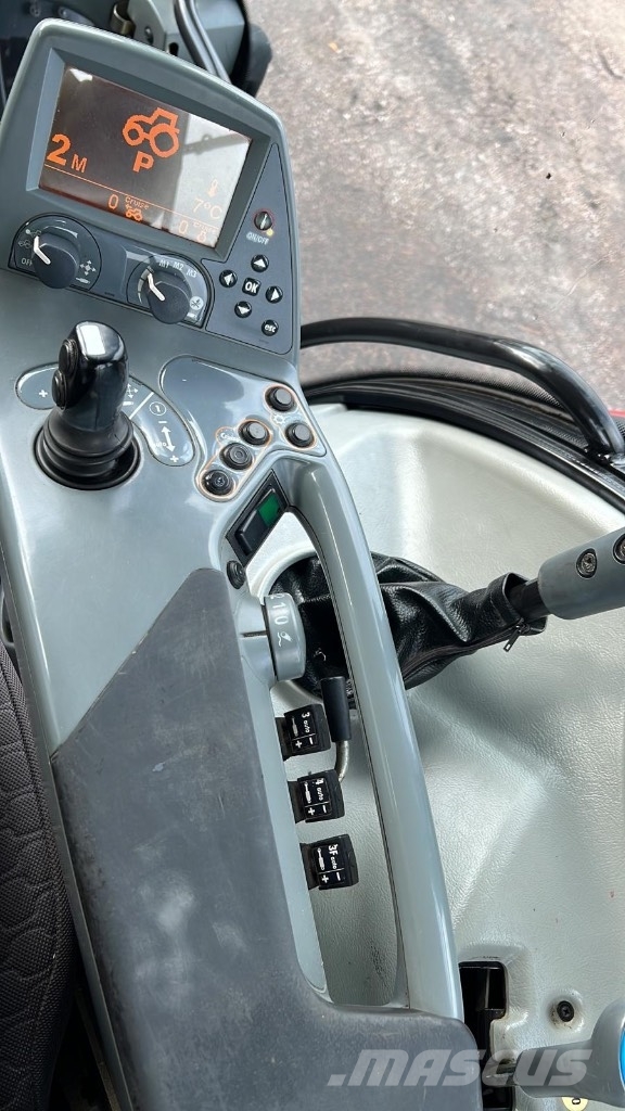 Valtra N 121 Advance etukuormaajalla Traktorer