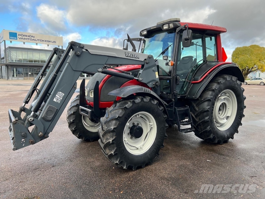 Valtra N 121 Advance etukuormaajalla Traktorer