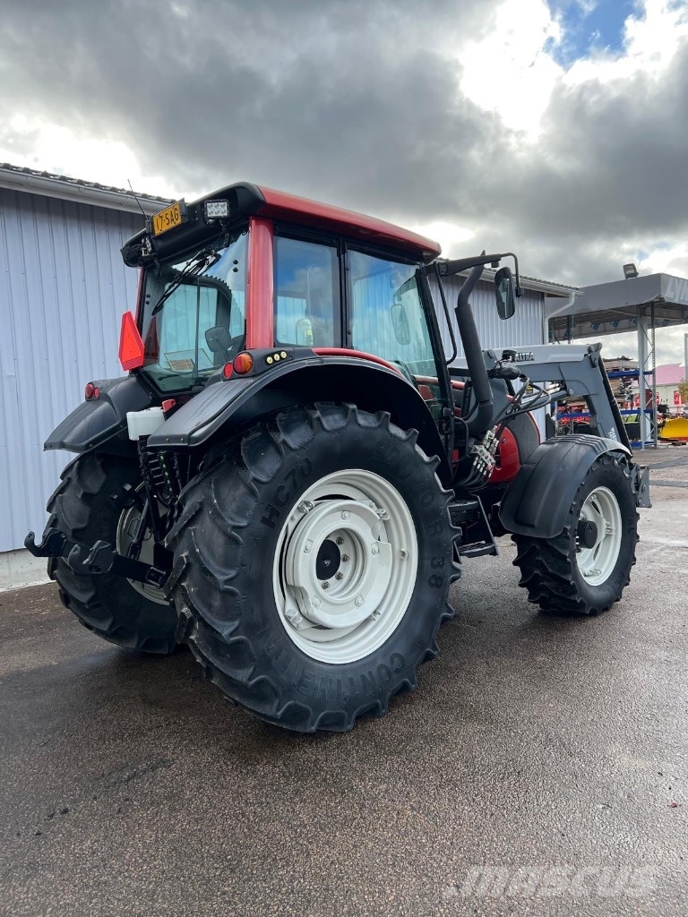 Valtra N 121 Advance etukuormaajalla Traktorer