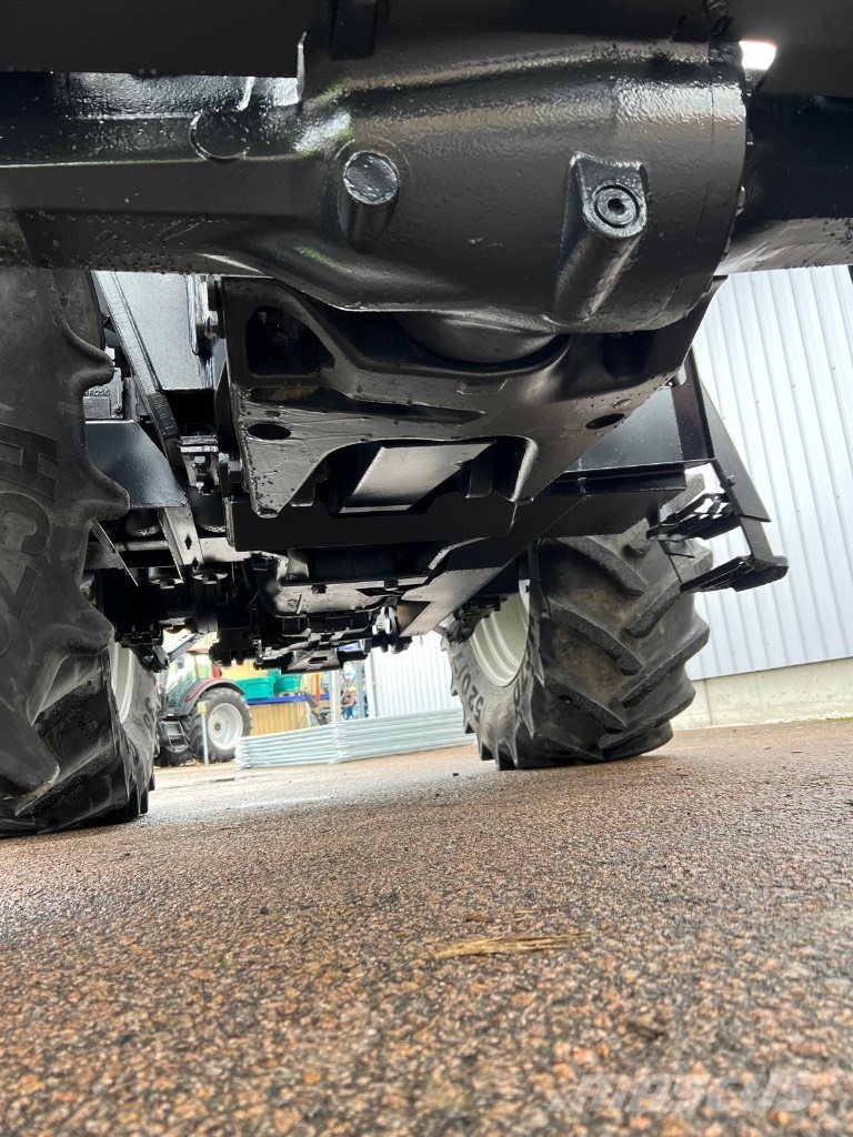 Valtra N 121 Advance etukuormaajalla Traktorer