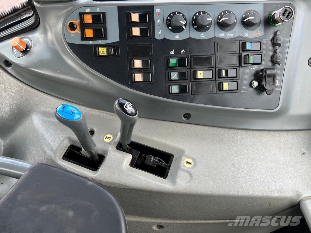 Valtra N 121 Advance etukuormaajalla Traktorer