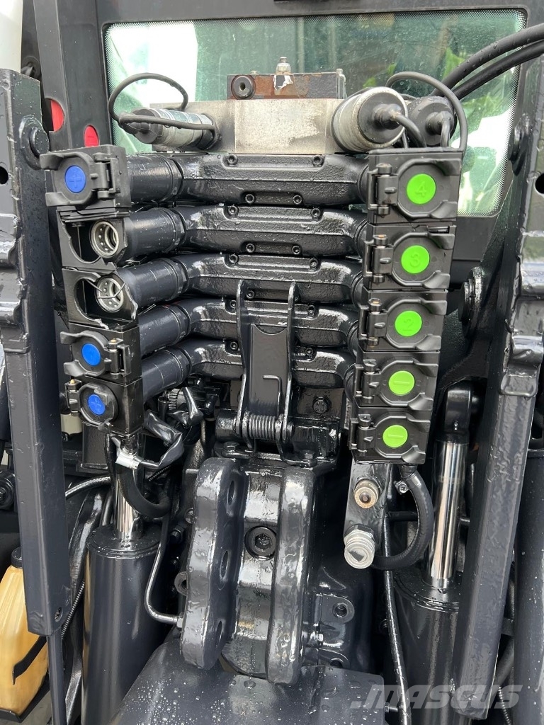 Valtra N 121 Advance etukuormaajalla Traktorer
