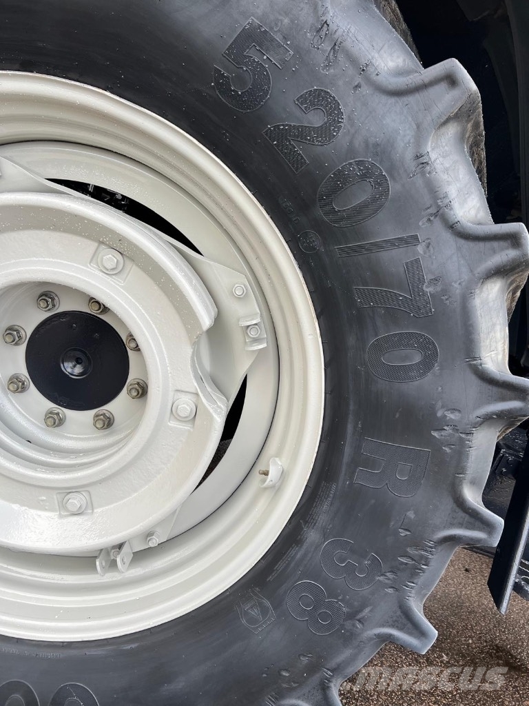 Valtra N 121 Advance etukuormaajalla Traktorer