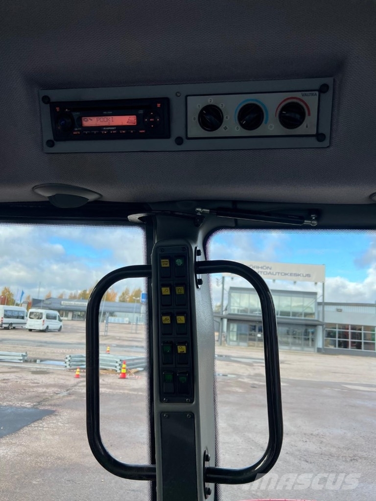 Valtra N 121 Advance etukuormaajalla Traktorer