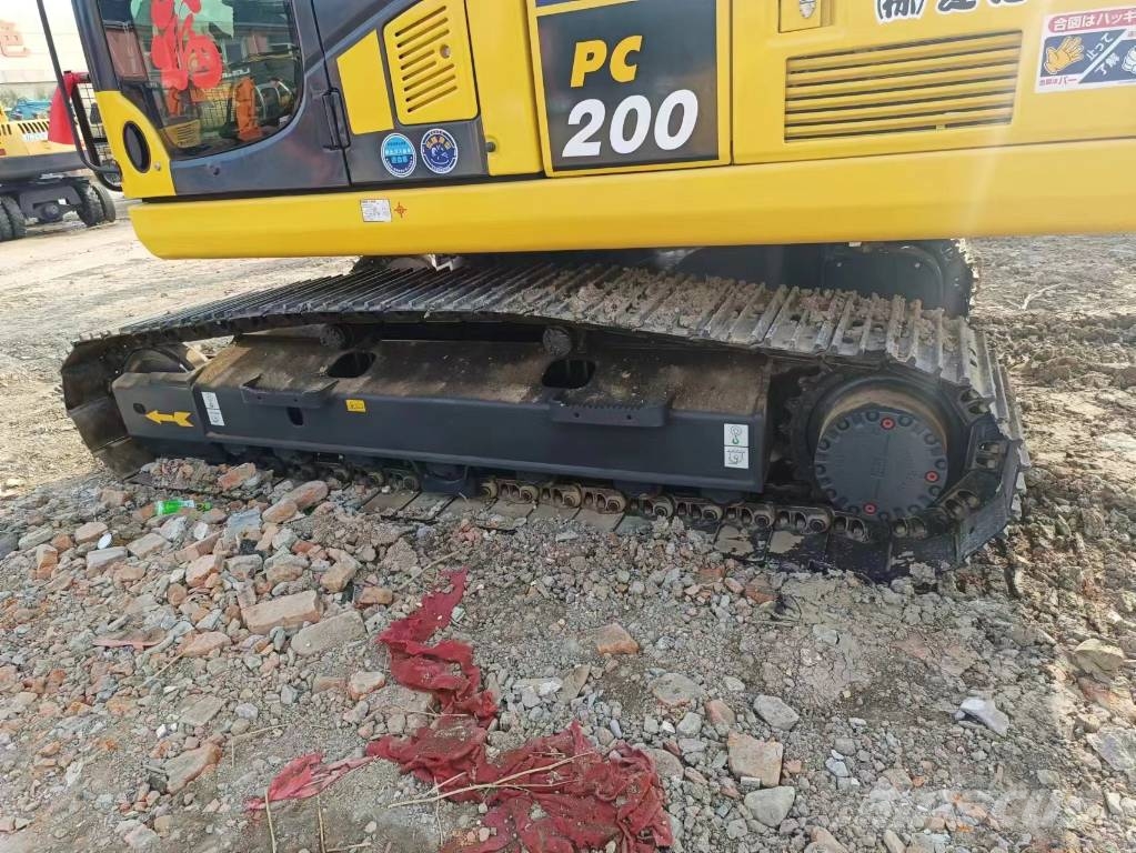 Komatsu PC 200-8 Raupenbagger