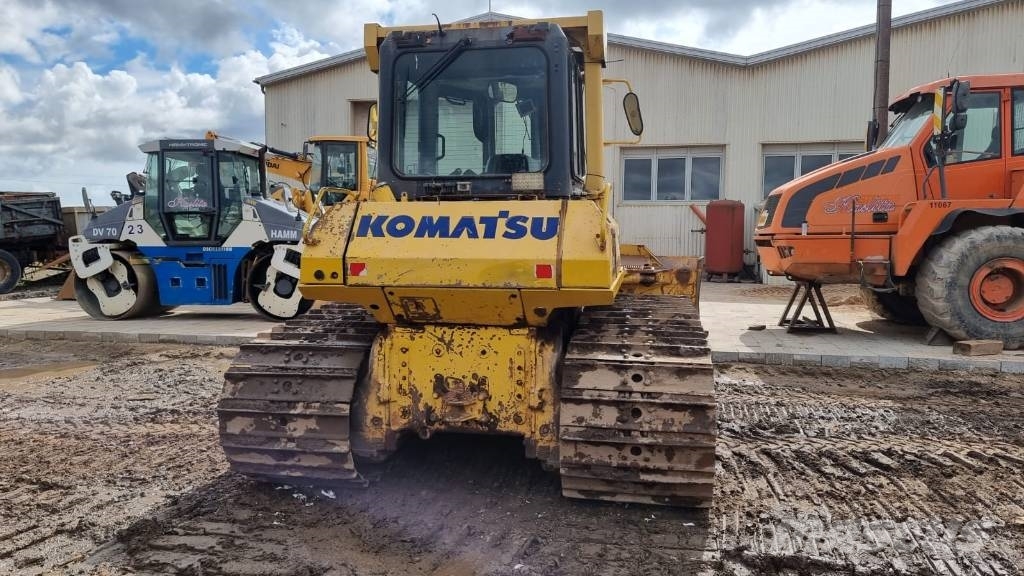 Komatsu D 61 PX-15 Buldozer sobre oruga