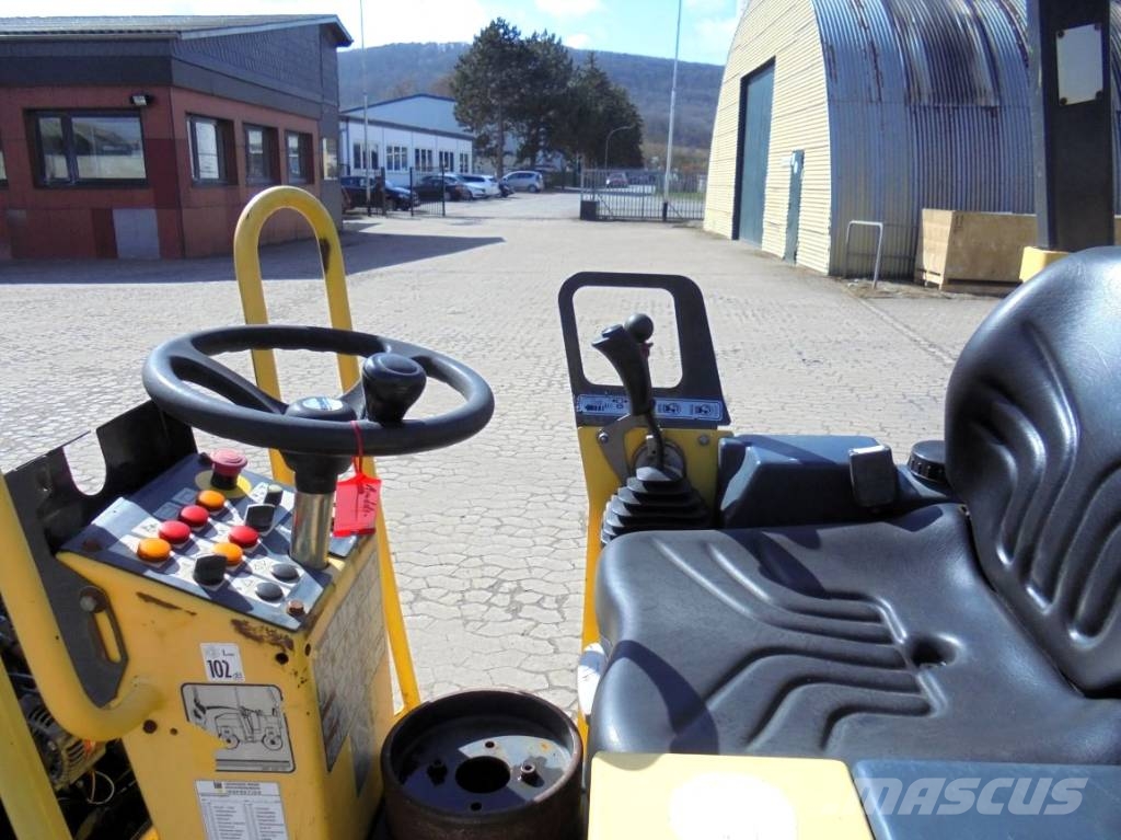 Bomag BW 90 AC-2 Rolos combinados