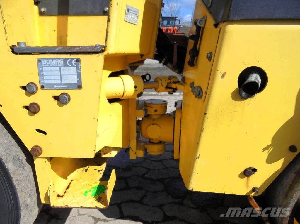 Bomag BW 90 AC-2 Rolos combinados