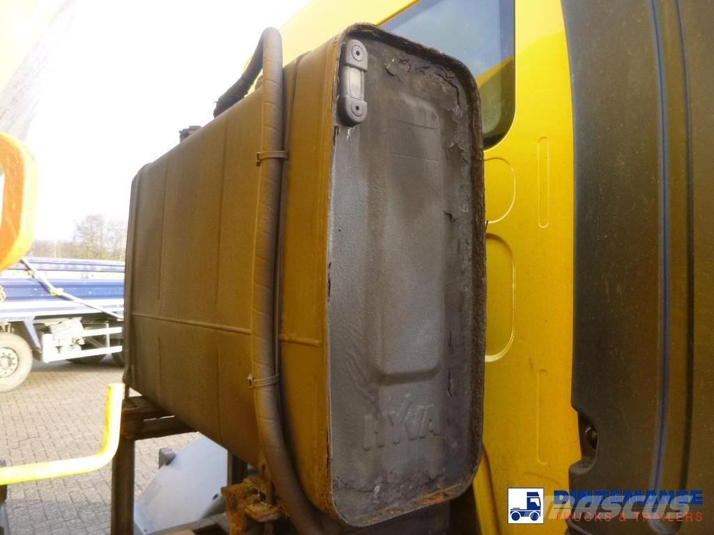 DAF LF 55.220 4x2 RHD gritter / snow plough Pistenraupen