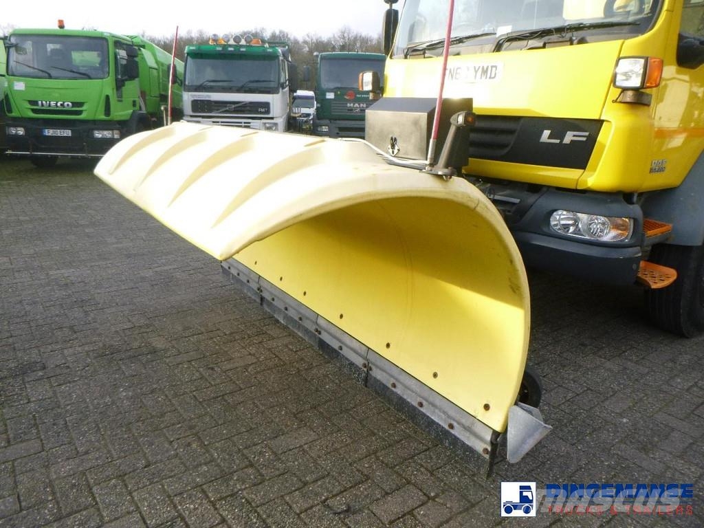 DAF LF 55.220 4x2 RHD gritter / snow plough Snow groomers