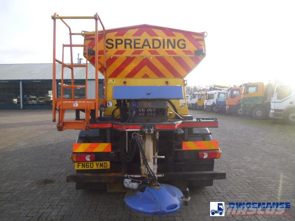 DAF LF 55.220 4x2 RHD gritter / snow plough Pistenraupen