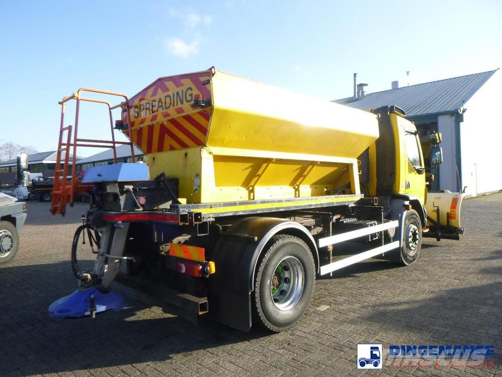 DAF LF 55.220 4x2 RHD gritter / snow plough Pistenraupen