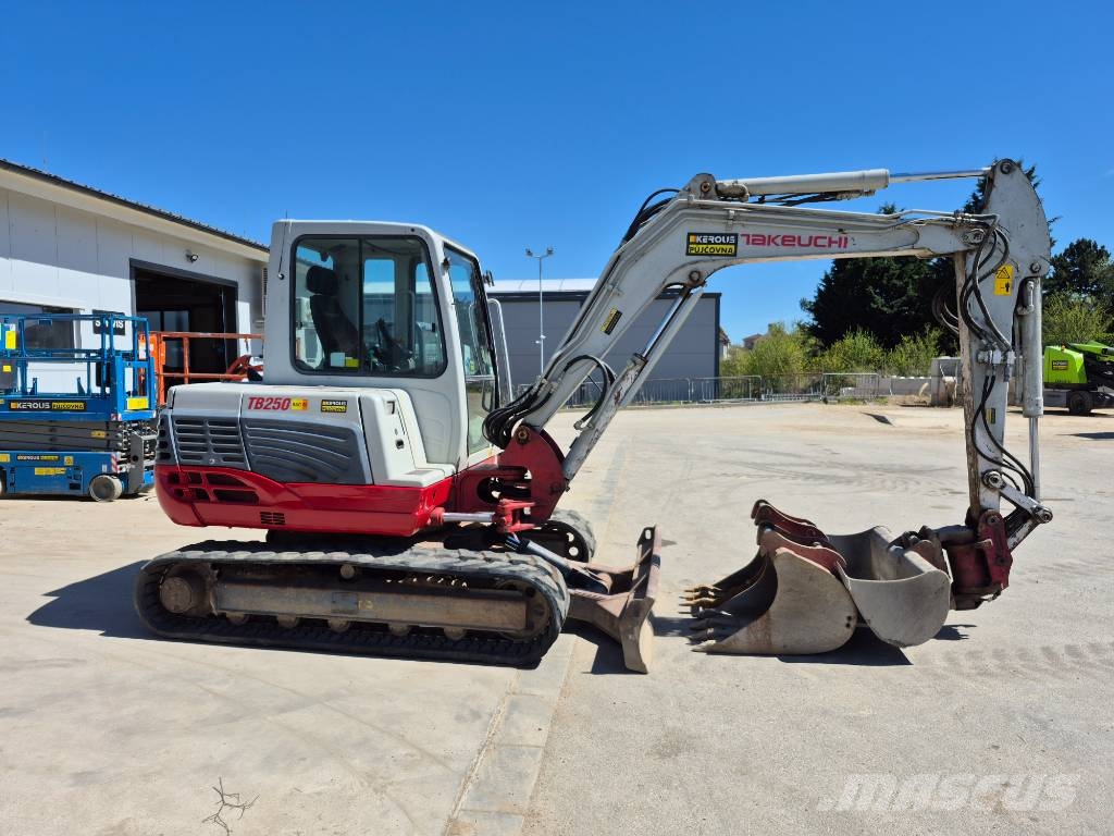 Takeuchi TB 250 Mini bageri < 7t