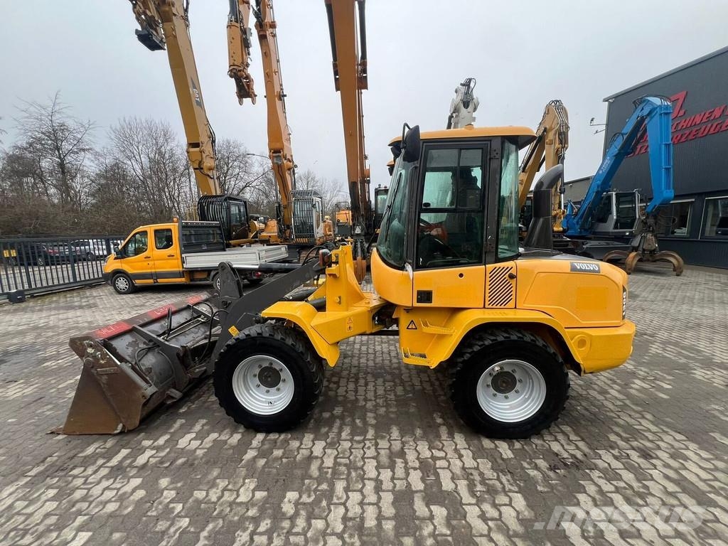 Volvo L 30 G لوادر بعجل
