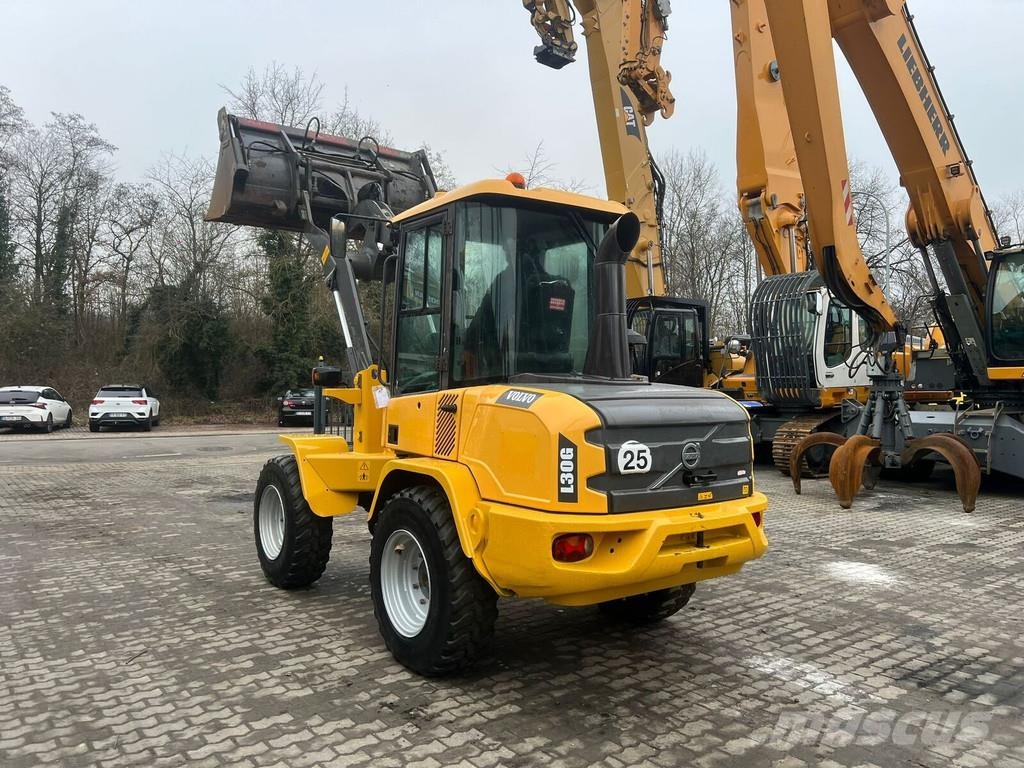 Volvo L 30 G لوادر بعجل