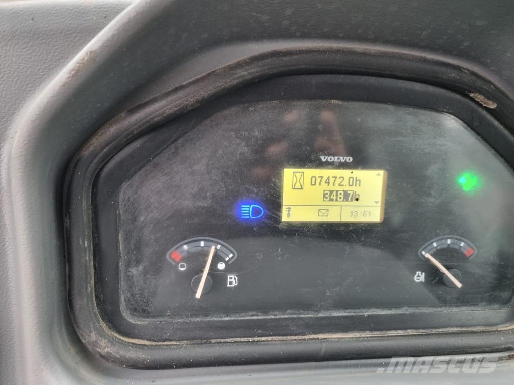 Volvo L 30 G لوادر بعجل