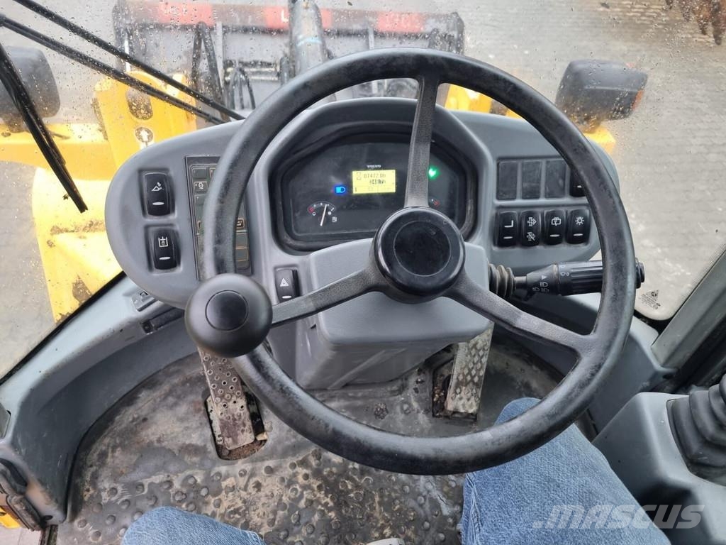 Volvo L 30 G لوادر بعجل