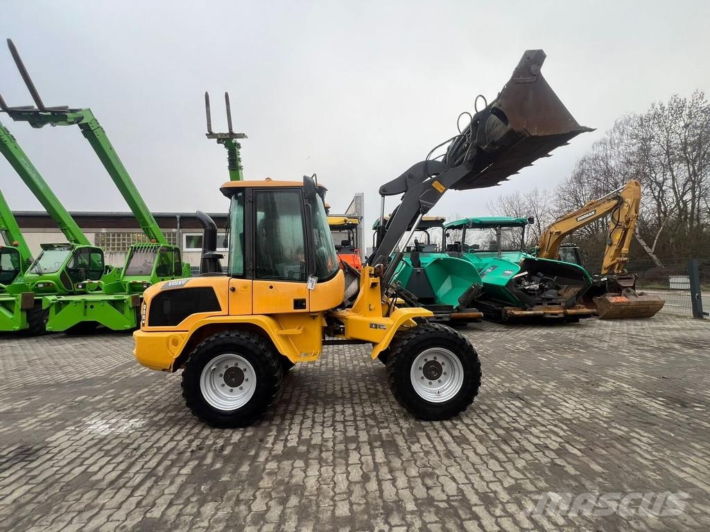 Volvo L 30 G لوادر بعجل