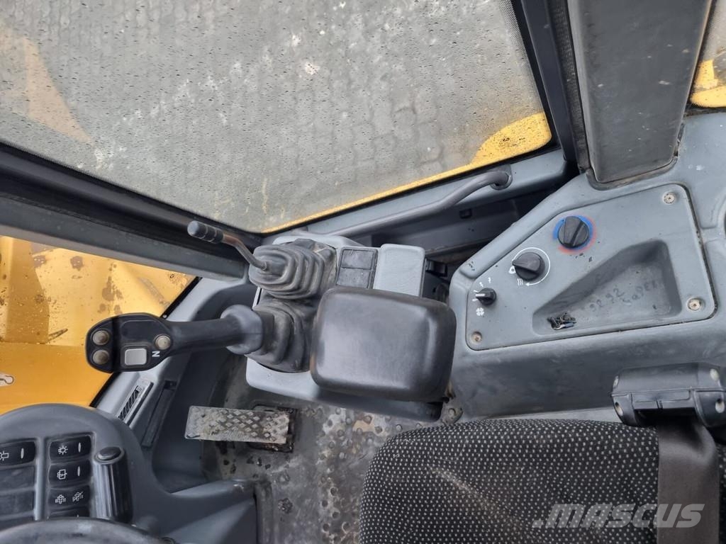 Volvo L 30 G لوادر بعجل