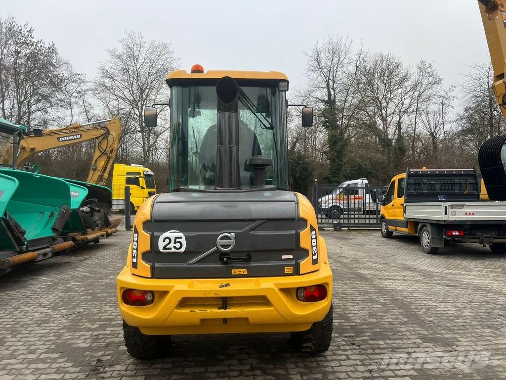 Volvo L 30 G لوادر بعجل