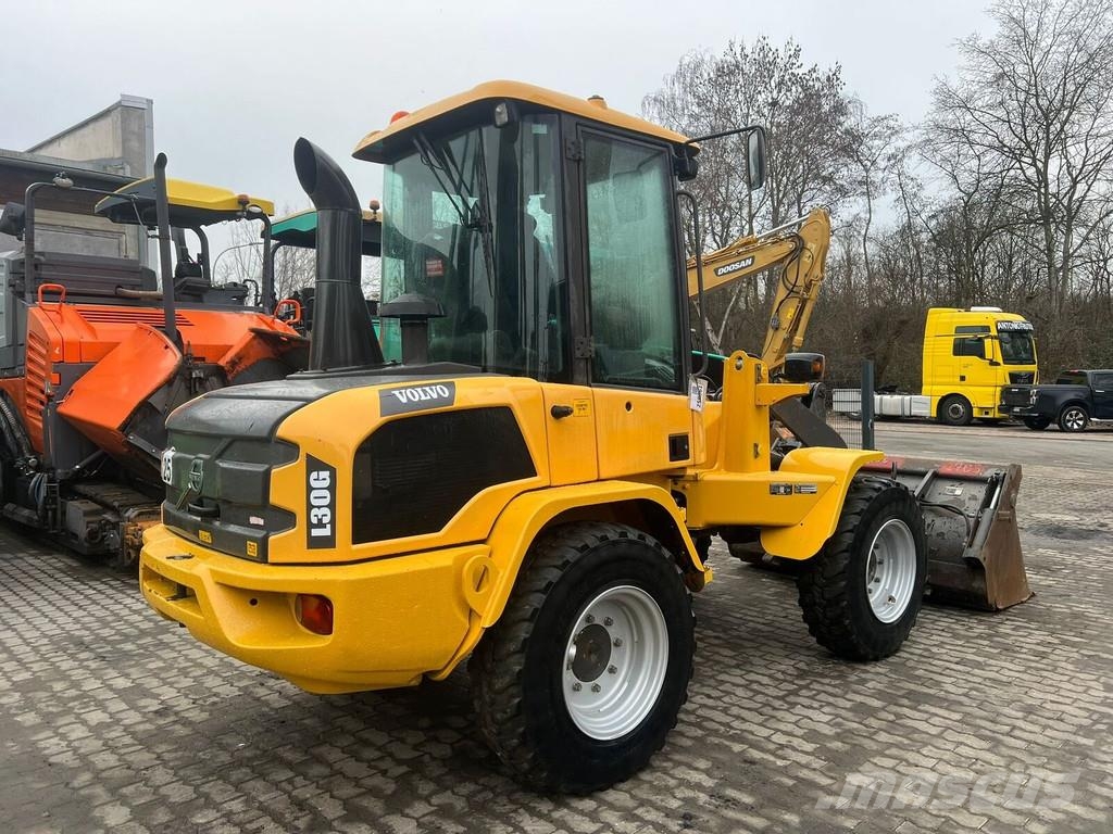 Volvo L 30 G لوادر بعجل