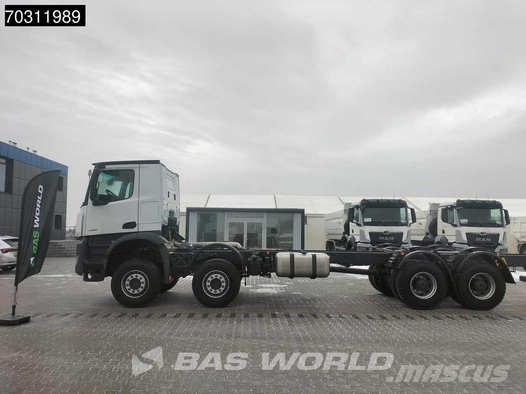 Mercedes-Benz Arocs 4451 Arocs 8X4 NEW chassis! Steel suspension Шасі з кабіною