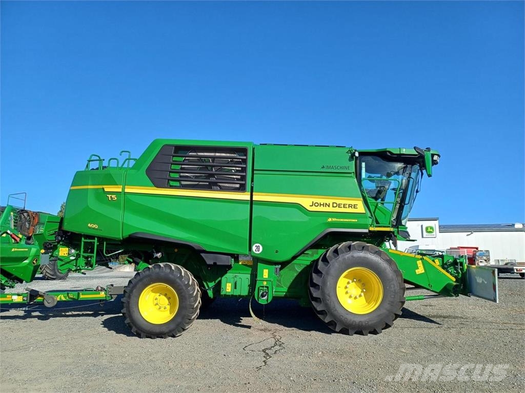 John Deere T5 400 HM Mähdrescher