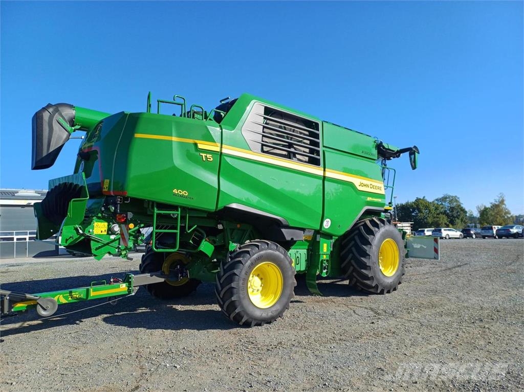 John Deere T5 400 HM Mähdrescher