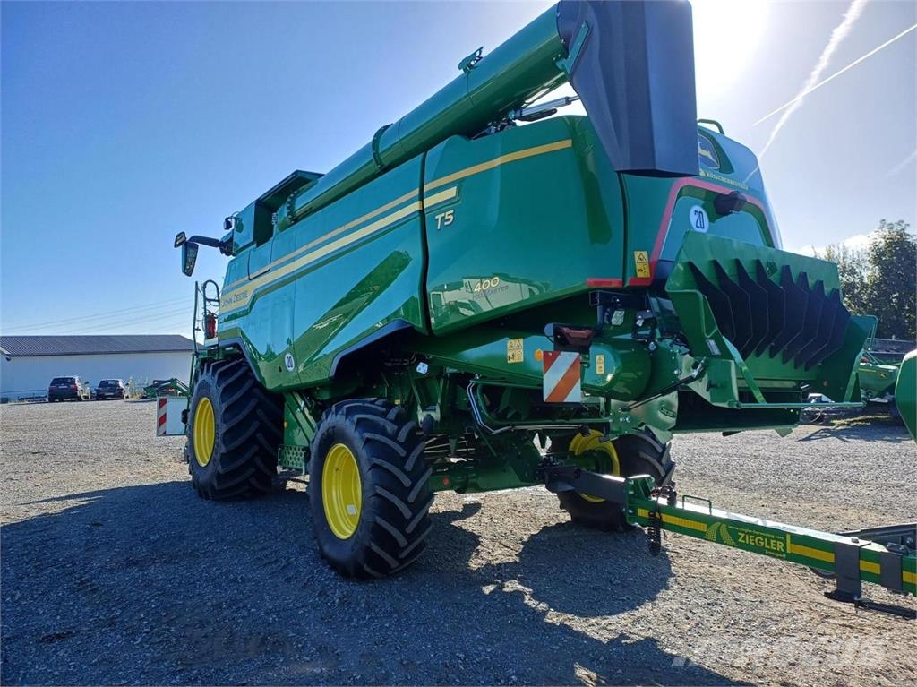 John Deere T5 400 HM Mähdrescher