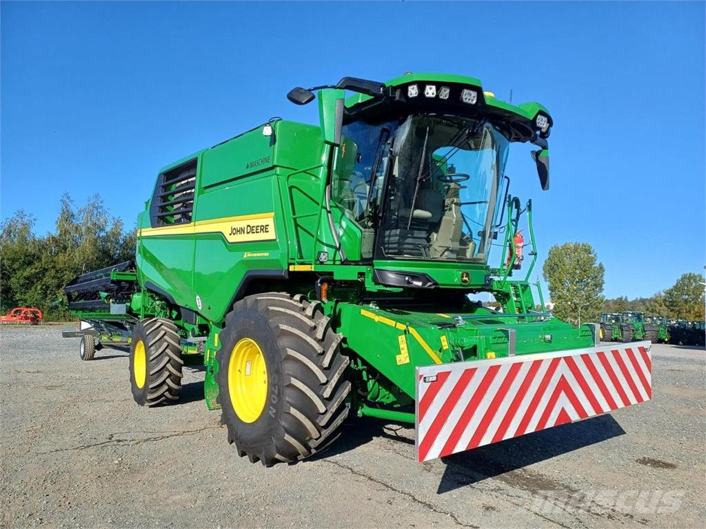 John Deere T5 400 HM Mähdrescher